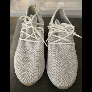 White Puma Sneakers size 8